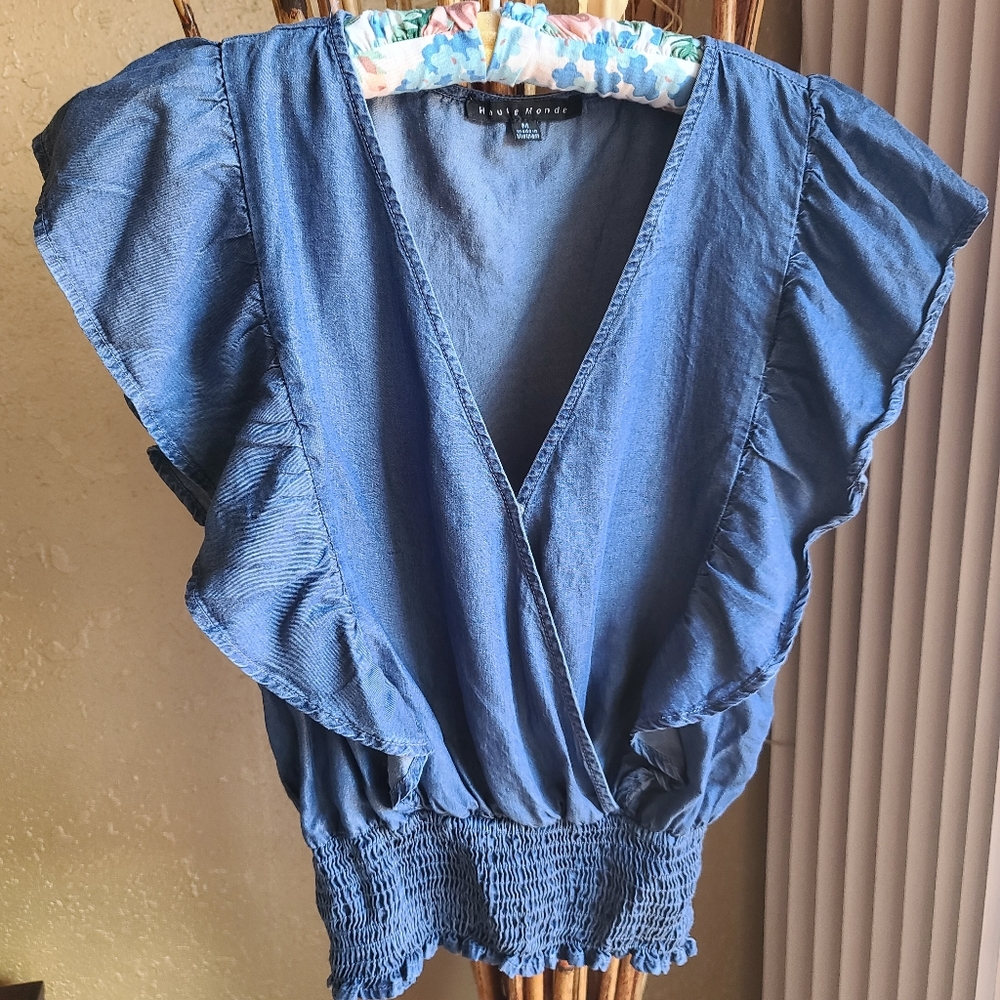 Haute Monde shirt! Size Medium